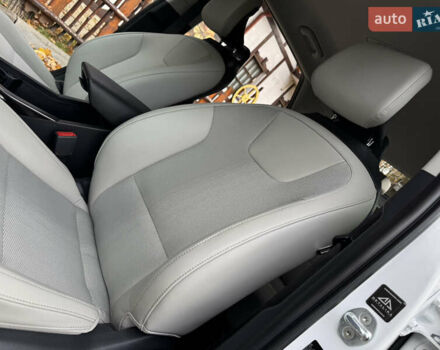 Білий Кіа Niro, об'ємом двигуна 0 л та пробігом 85 тис. км за 26899 $, фото 106 на Automoto.ua