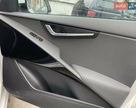 Білий Кіа Niro, об'ємом двигуна 1.6 л та пробігом 15 тис. км за 25900 $, фото 23 на Automoto.ua