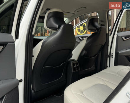 Білий Кіа Niro, об'ємом двигуна 0 л та пробігом 85 тис. км за 26899 $, фото 162 на Automoto.ua