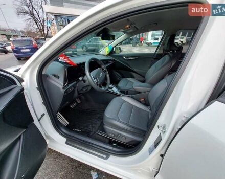 Білий Кіа Niro, об'ємом двигуна 0 л та пробігом 17 тис. км за 32000 $, фото 6 на Automoto.ua
