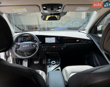Киа Niro 2023 в Умани на Automoto.ua Белый Киа Niro, объемом двигателя 0 л и пробегом 83 тыс. км за 24600 $, фото 41 на Automoto.ua