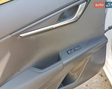 Белый Киа Niro, объемом двигателя 0 л и пробегом 64 тыс. км за 22000 $, фото 8 на Automoto.ua