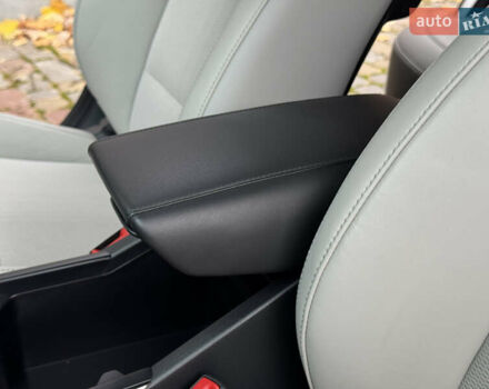 Білий Кіа Niro, об'ємом двигуна 0 л та пробігом 85 тис. км за 26899 $, фото 108 на Automoto.ua