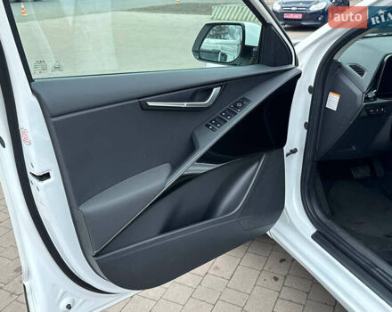 Білий Кіа Niro, об'ємом двигуна 0 л та пробігом 49 тис. км за 21500 $, фото 27 на Automoto.ua