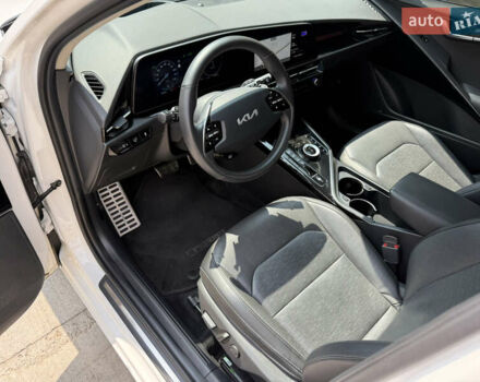 Киа Niro 2023 в Умани на Automoto.ua Белый Киа Niro, объемом двигателя 0 л и пробегом 83 тыс. км за 24600 $, фото 48 на Automoto.ua