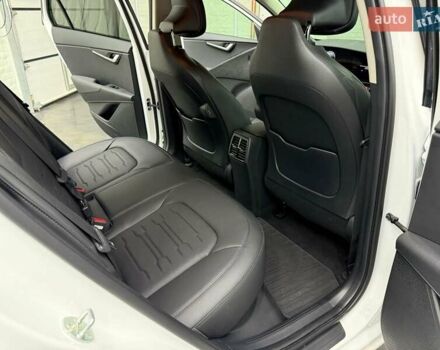Белый Киа Niro, объемом двигателя 0 л и пробегом 44 тыс. км за 29759 $, фото 28 на Automoto.ua