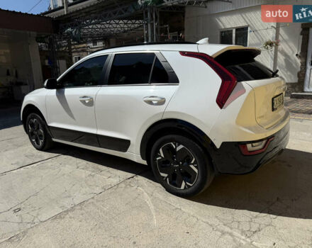 Киа Niro 2023 в Умани на Automoto.ua Белый Киа Niro, объемом двигателя 0 л и пробегом 83 тыс. км за 24600 $, фото 3 на Automoto.ua