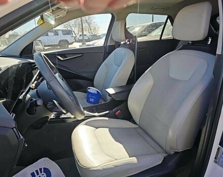 Белый Киа Niro, объемом двигателя 0 л и пробегом 12 тыс. км за 12000 $, фото 6 на Automoto.ua