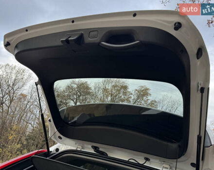 Білий Кіа Niro, об'ємом двигуна 0 л та пробігом 85 тис. км за 26899 $, фото 181 на Automoto.ua