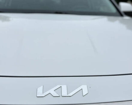 Киа Niro 2023 в Черкассах на Automoto.ua Белый Киа Niro, объемом двигателя 0 л и пробегом 81 тыс. км за 27400 $, фото 11 на Automoto.ua