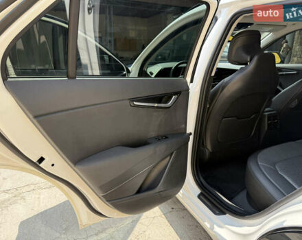 Киа Niro 2023 в Умани на Automoto.ua Белый Киа Niro, объемом двигателя 0 л и пробегом 83 тыс. км за 24600 $, фото 47 на Automoto.ua