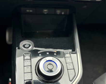 Киа Niro 2023 в Черкассах на Automoto.ua Белый Киа Niro, объемом двигателя 0 л и пробегом 81 тыс. км за 27400 $, фото 12 на Automoto.ua