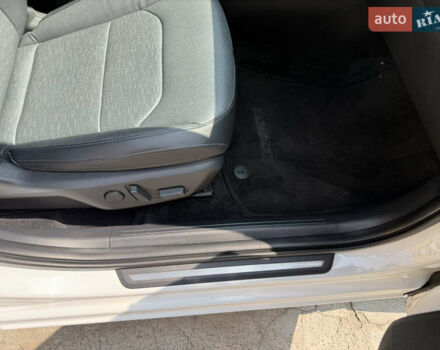 Киа Niro 2023 в Умани на Automoto.ua Белый Киа Niro, объемом двигателя 0 л и пробегом 83 тыс. км за 24600 $, фото 35 на Automoto.ua