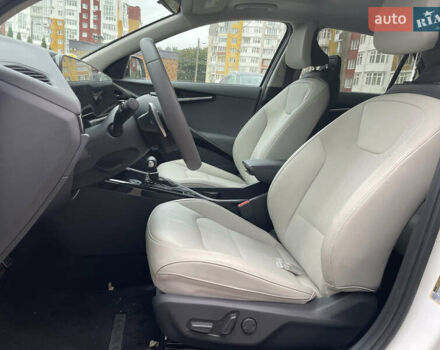 Білий Кіа Niro, об'ємом двигуна 1.6 л та пробігом 15 тис. км за 25900 $, фото 10 на Automoto.ua