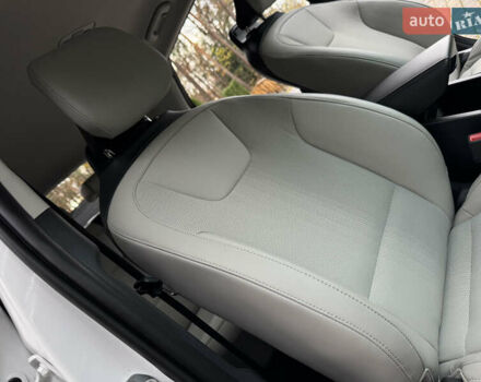 Білий Кіа Niro, об'ємом двигуна 0 л та пробігом 85 тис. км за 26899 $, фото 151 на Automoto.ua