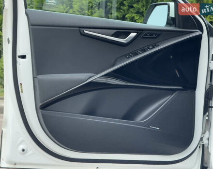 Киа Niro 2023 в Дрогобыче на Automoto.ua Белый Киа Niro, объемом двигателя 0 л и пробегом 57 тыс. км за 23850 $, фото 46 на Automoto.ua