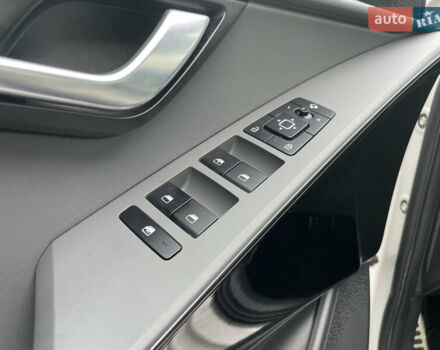 Білий Кіа Niro, об'ємом двигуна 1.6 л та пробігом 15 тис. км за 25900 $, фото 21 на Automoto.ua