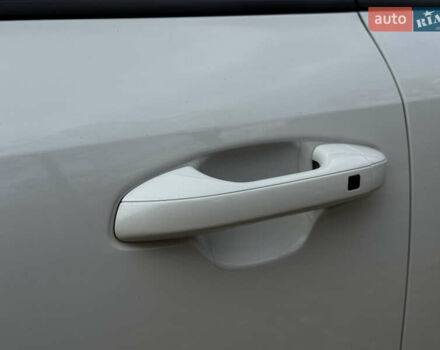 Білий Кіа Niro, об'ємом двигуна 0 л та пробігом 85 тис. км за 26899 $, фото 23 на Automoto.ua