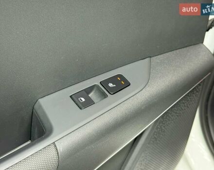 Белый Киа Niro, объемом двигателя 0 л и пробегом 44 тыс. км за 29759 $, фото 32 на Automoto.ua