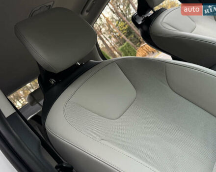 Білий Кіа Niro, об'ємом двигуна 0 л та пробігом 85 тис. км за 26899 $, фото 152 на Automoto.ua