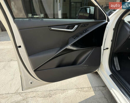 Киа Niro 2023 в Умани на Automoto.ua Белый Киа Niro, объемом двигателя 0 л и пробегом 83 тыс. км за 24600 $, фото 49 на Automoto.ua