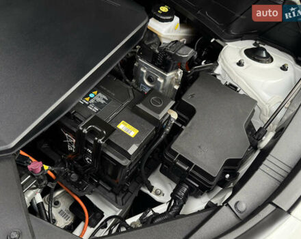 Білий Кіа Niro, об'ємом двигуна 0 л та пробігом 85 тис. км за 26899 $, фото 185 на Automoto.ua