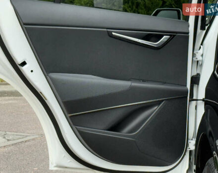 Киа Niro 2023 в Дрогобыче на Automoto.ua Белый Киа Niro, объемом двигателя 0 л и пробегом 57 тыс. км за 23850 $, фото 93 на Automoto.ua