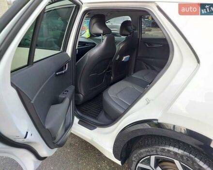 Білий Кіа Niro, об'ємом двигуна 0 л та пробігом 17 тис. км за 32000 $, фото 7 на Automoto.ua