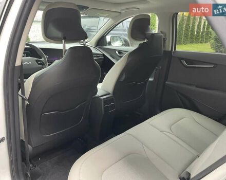 Білий Кіа Niro, об'ємом двигуна 1.6 л та пробігом 15 тис. км за 25900 $, фото 17 на Automoto.ua
