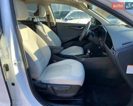 Білий Кіа Niro, об'ємом двигуна 1.6 л та пробігом 19 тис. км за 22900 $, фото 25 на Automoto.ua