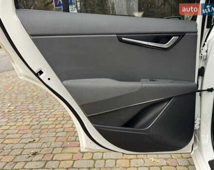 Білий Кіа Niro, об'ємом двигуна 0 л та пробігом 85 тис. км за 26899 $, фото 159 на Automoto.ua