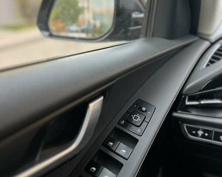 Белый Киа Niro, объемом двигателя 0 л и пробегом 120 тыс. км за 20000 $, фото 26 на Automoto.ua