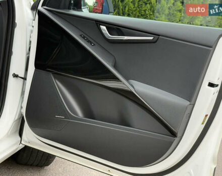 Киа Niro 2023 в Дрогобыче на Automoto.ua Белый Киа Niro, объемом двигателя 0 л и пробегом 57 тыс. км за 23850 $, фото 71 на Automoto.ua