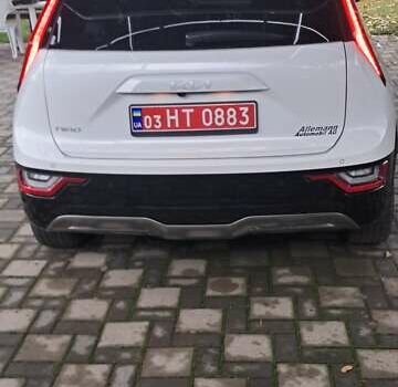 Білий Кіа Niro, об'ємом двигуна 0 л та пробігом 32 тис. км за 16500 $, фото 6 на Automoto.ua