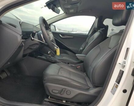 Белый Киа Niro, объемом двигателя 1.58 л и пробегом 37 тыс. км за 6000 $, фото 6 на Automoto.ua