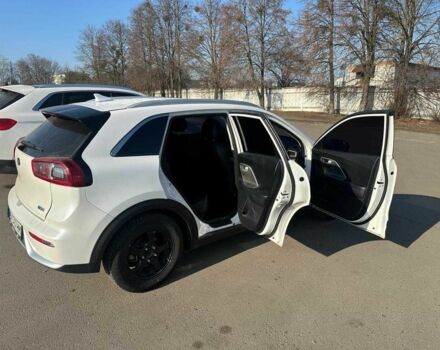 Белый Киа Niro, объемом двигателя 1.6 л и пробегом 120 тыс. км за 16000 $, фото 4 на Automoto.ua