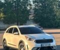 Белый Киа Niro, объемом двигателя 1.6 л и пробегом 120 тыс. км за 16000 $, фото 1 на Automoto.ua