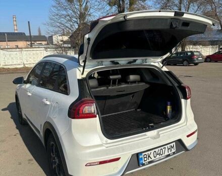 Белый Киа Niro, объемом двигателя 1.6 л и пробегом 120 тыс. км за 16000 $, фото 5 на Automoto.ua