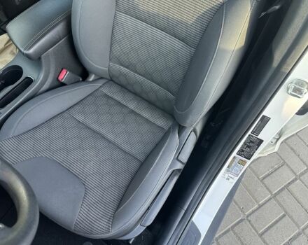 Белый Киа Niro, объемом двигателя 1.6 л и пробегом 102 тыс. км за 13800 $, фото 7 на Automoto.ua