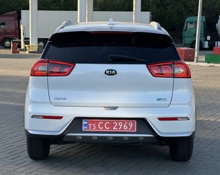 Белый Киа Niro, объемом двигателя 1.6 л и пробегом 102 тыс. км за 13800 $, фото 6 на Automoto.ua