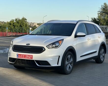 Белый Киа Niro, объемом двигателя 1.6 л и пробегом 102 тыс. км за 13800 $, фото 1 на Automoto.ua