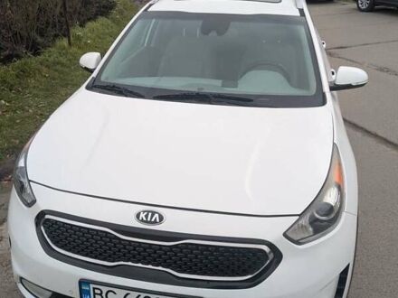 Белый Киа Niro, объемом двигателя 1.6 л и пробегом 110 тыс. км за 15600 $, фото 1 на Automoto.ua