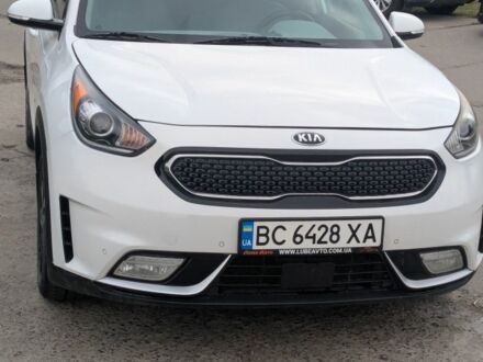 Белый Киа Niro, объемом двигателя 1.6 л и пробегом 110 тыс. км за 15600 $, фото 1 на Automoto.ua