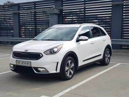 Білий Кіа Niro, об'ємом двигуна 1.6 л та пробігом 72 тис. км за 18000 $, фото 1 на Automoto.ua