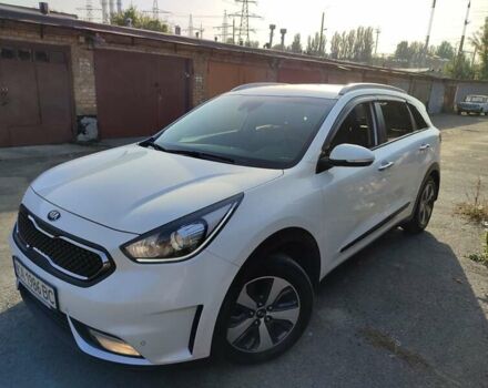 Белый Киа Niro, объемом двигателя 1.58 л и пробегом 225 тыс. км за 16600 $, фото 1 на Automoto.ua