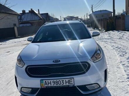 Киа Niro 2016 в Киеве на Automoto.ua Белый Киа Niro, объемом двигателя 1.58 л и пробегом 91 тыс. км за 16100 $, фото 1 на Automoto.ua