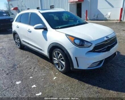 Белый Киа Niro, объемом двигателя 1.6 л и пробегом 100 тыс. км за 10000 $, фото 1 на Automoto.ua