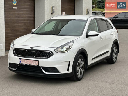 Кіа Niro 2017 у Рівному на Automoto.ua Білий Кіа Niro, об'ємом двигуна 1.58 л та пробігом 215 тис. км за 14200 $, фото 1 на Automoto.ua