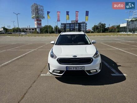 Білий Кіа Niro, об'ємом двигуна 1.58 л та пробігом 195 тис. км за 15500 $, фото 1 на Automoto.ua