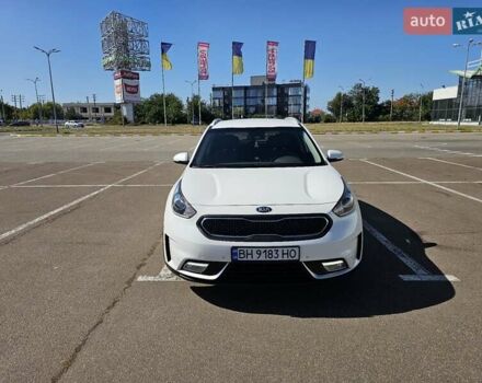 Білий Кіа Niro, об'ємом двигуна 1.58 л та пробігом 195 тис. км за 15500 $, фото 1 на Automoto.ua